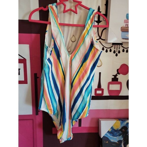 Nwt Multicolor swim suit - Picture 3 of 4